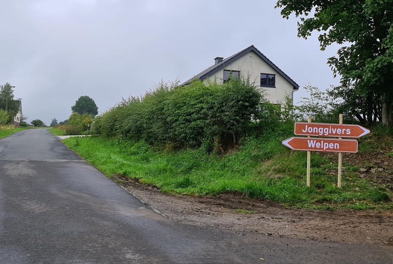 Foto van de wegwijzers tijdens het kamp